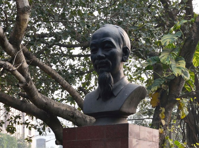 Tượng đài Bác Hồ tại Calcutta (Ấn Độ), dựng nhân kỷ niệm 100 năm ngày sinh của Người (1890–1990). Ảnh: Bảo tàng lịch sử