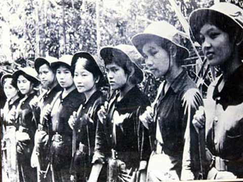 Tiểu đội nữ du kích 11 cô gái sông Hương (ảnh chụp năm 1967). Ảnh: Bảo tàng Lịch sử Quốc gia