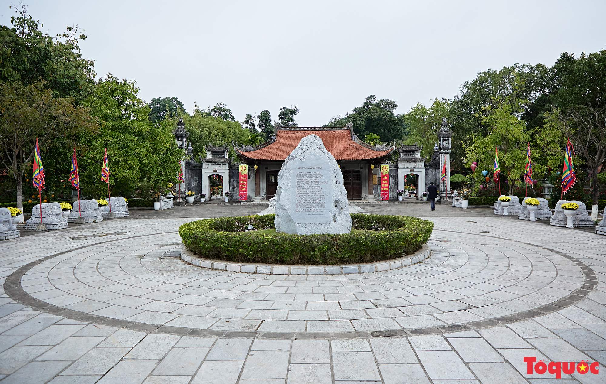 Đền Hai Bà Trưng (thôn Hạ Lôi, xã Mê Linh, huyện Mê Linh, thành phố Hà Nội).