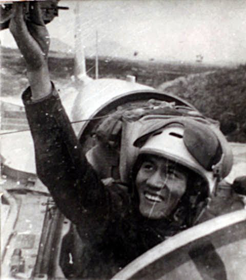 Anh hùng Phạm Tuân: Phi công đầu tiên trên thế giới bắn rơi B-52 (1972) và là người châu Á đầu tiên bay vào vũ trụ (1980). Ảnh: soha.vn