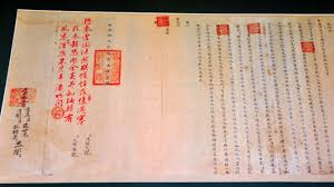 Châu bản triều Nguyễn là các văn bản hành chính gốc thời nhà Nguyễn (1802–1945), mang bút tích phê duyệt trực tiếp bằng mực đỏ (châu phê) của các hoàng đế. Đây là khối di sản tư liệu vô giá, độc bản, chứa đựng nhiều thông tin chân thực về mọi mặt của Việt Nam trong quá khứ. Ảnh: Báo Tuổi Trẻ