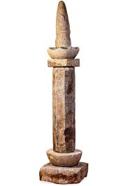 Cột đá kinh Phật tại chùa Nhất Trụ (Hoa Lư, Ninh Bình) là Bảo vật quốc gia do Nam Việt Vương Đinh Liễn (con trưởng vua Đinh Tiên Hoàng) cho tạc dựng vào năm 973. Ảnh: Báo Lao Động