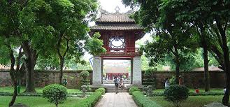 Trải qua hơn 7 thế kỷ hoạt động (1070 – 1802), Văn Miếu - Quốc Tử Giám đã trở thành cái nôi bồi dưỡng hàng ngàn nhân tài cho đất nước. Trong số đó, 1.304 bậc đại khoa kiệt xuất nhất đã được trang trọng lưu danh trên 82 tấm bia Tiến sĩ còn lưu giữ tại đây. Ảnh: Wikipedia