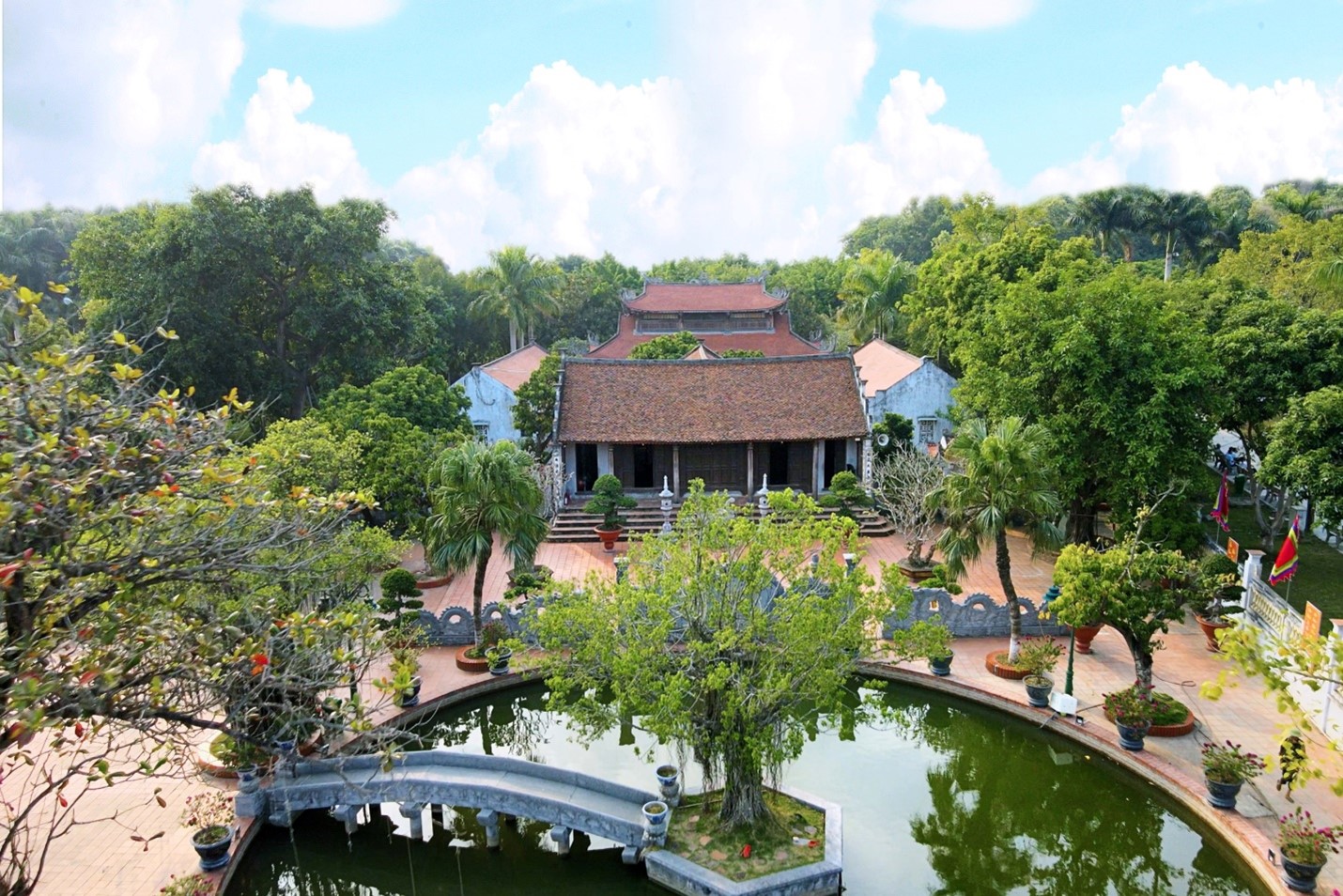 Đền thờ Nguyễn Bỉnh Khiêm tại thôn Trung Am, xã Lý Học, huyện Vĩnh Bảo, TP. Hải Phòng. Ảnh: Thành đoàn Hải Phòng
